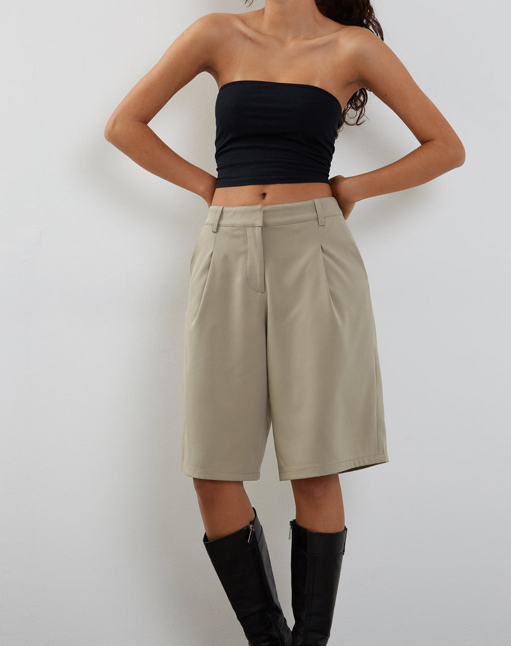 Pantalones cortos a medida de línea larga Setya en color topo