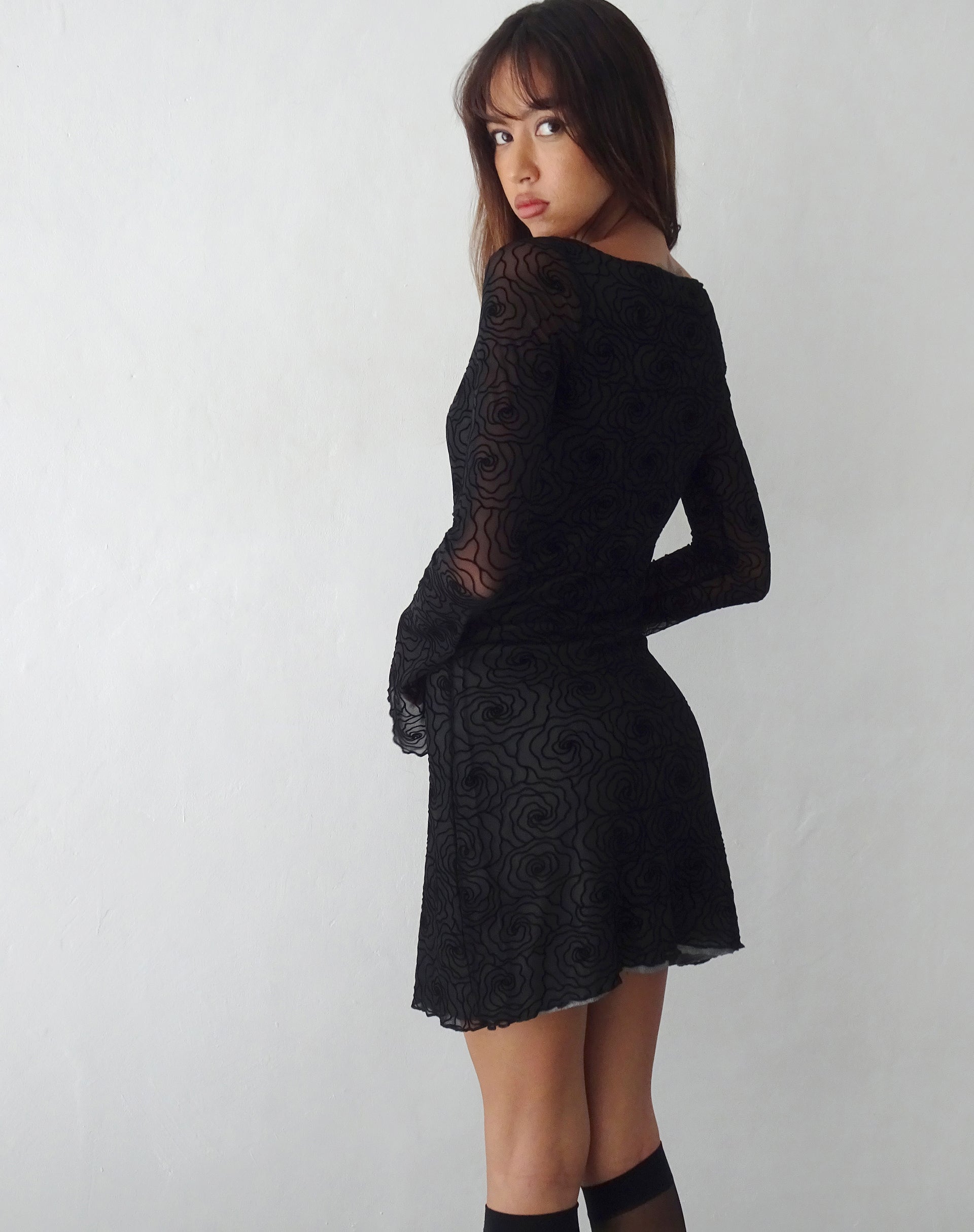 Image of Sevila Mini Vestido de Manga Larga de Malla Negro Abstracto Floral Flock