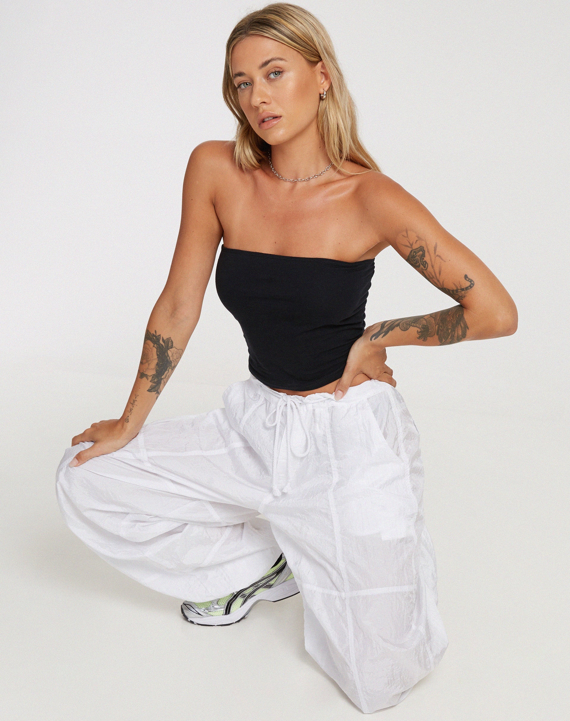 IMAGEN DE Shae Bandeau Top en negro