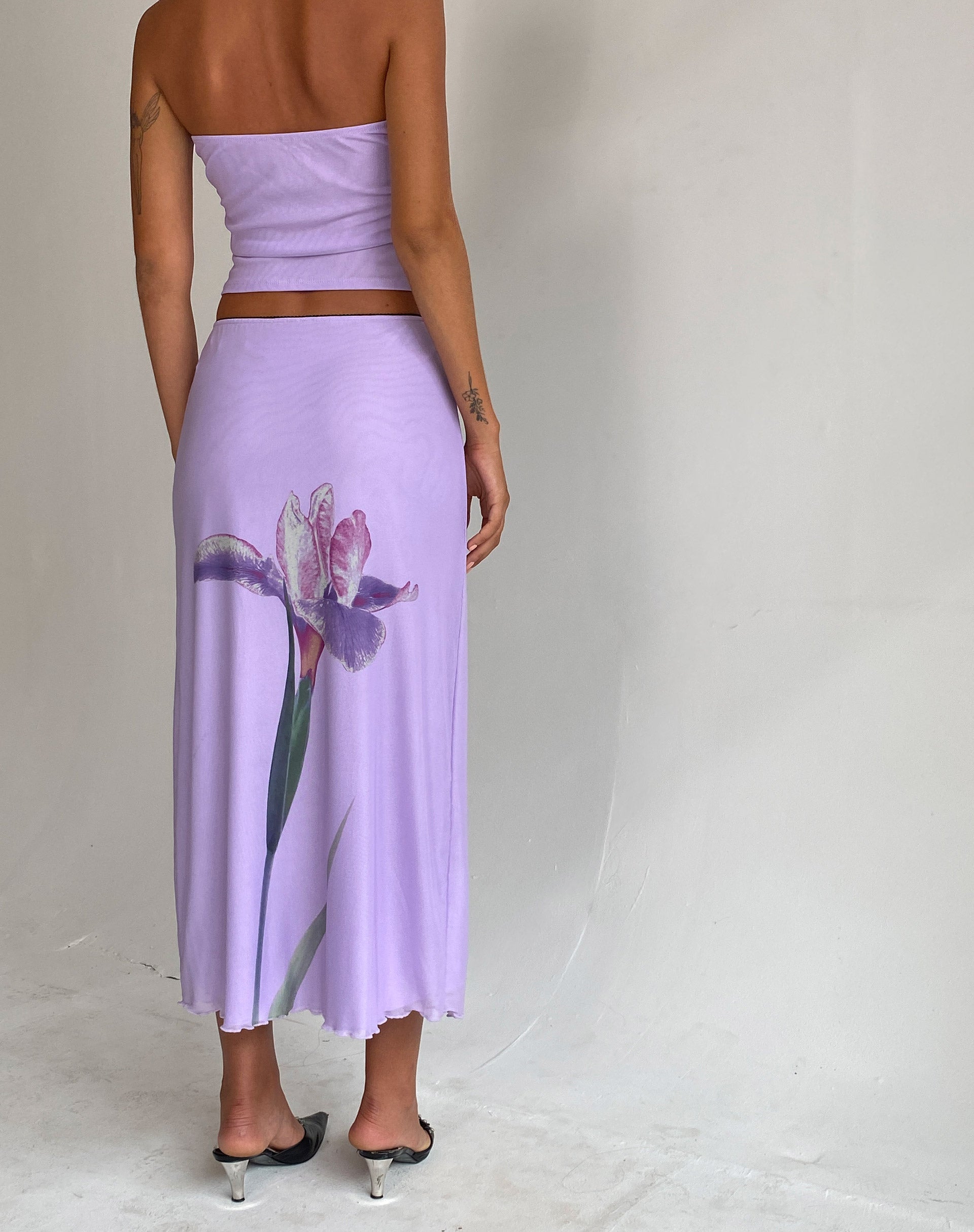 imagen de Lassie Midi Skirt in Lilac Flower Placement