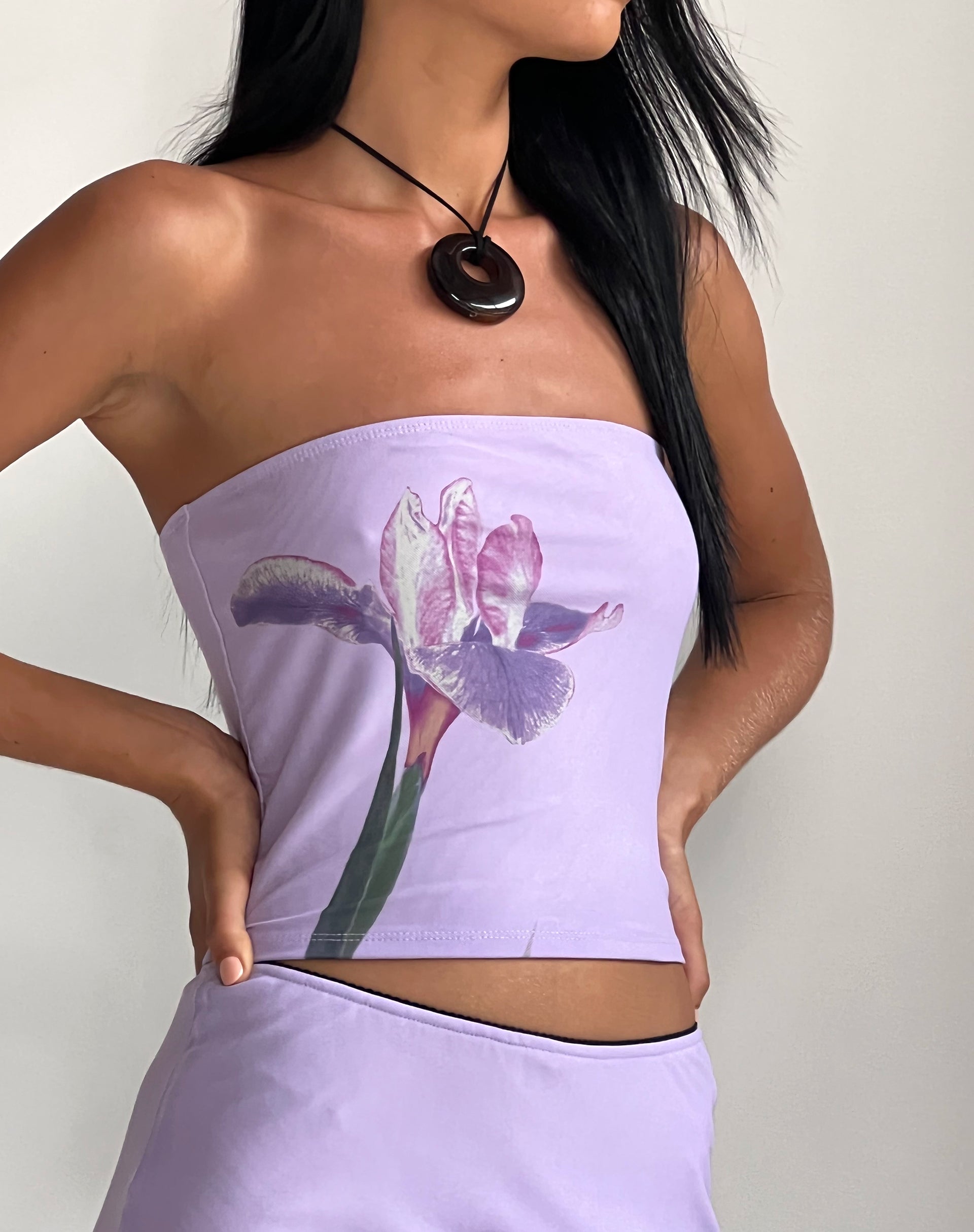 imagen de Shae Bandeau Top en Flor Lila Colocación