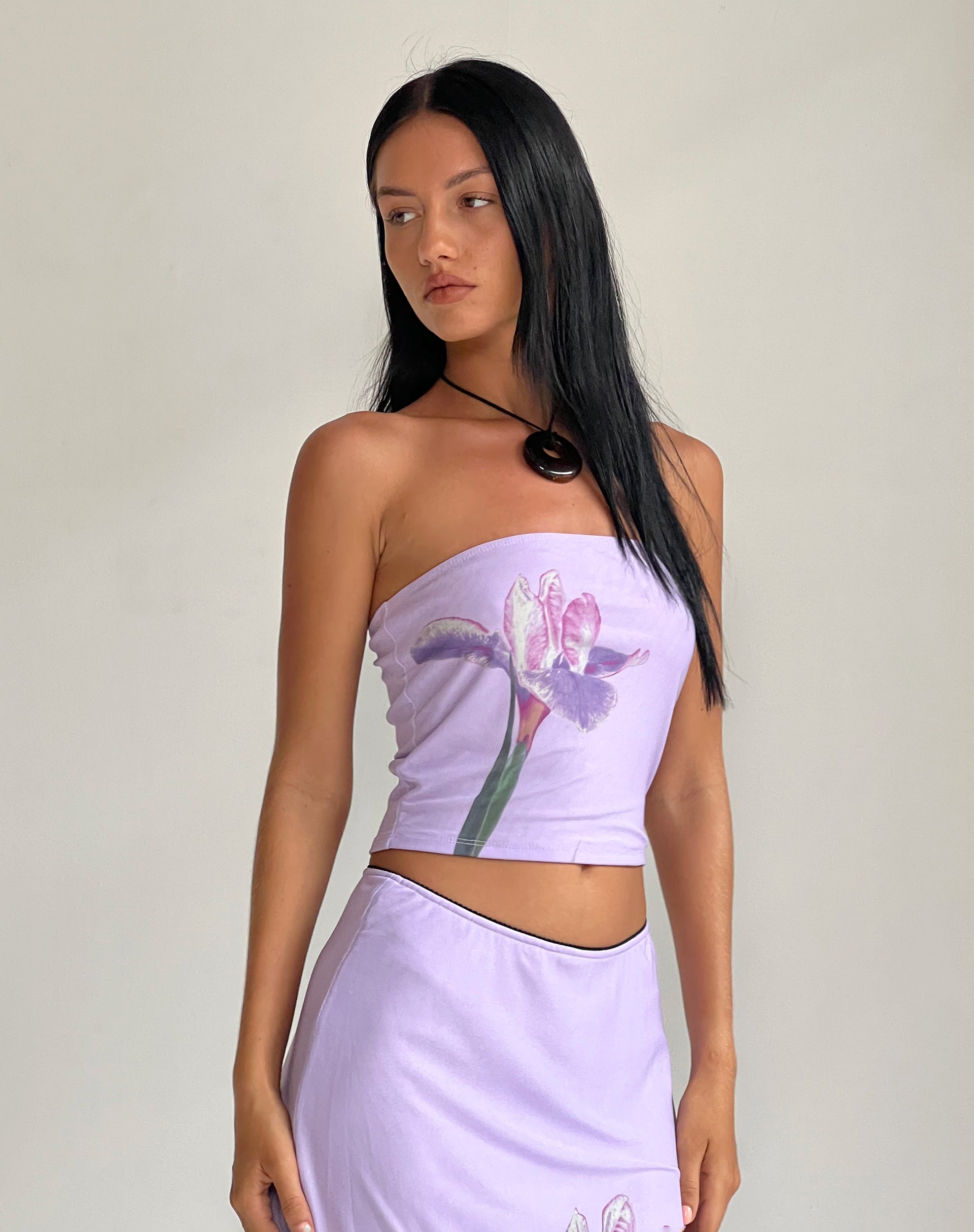 imagen de Shae Bandeau Top en Flor Lila Colocación