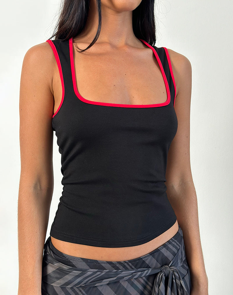 Imagen de Shajani Top en negro con ribete rojo