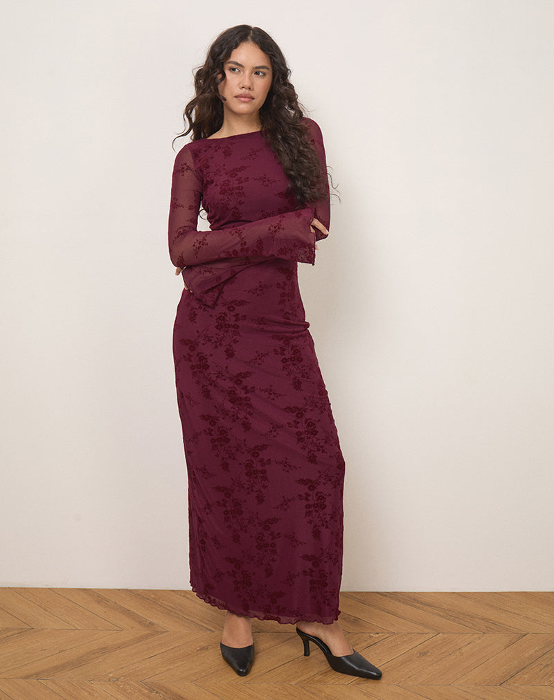 Imagen del vestido Shaleed en flor botánica Granate