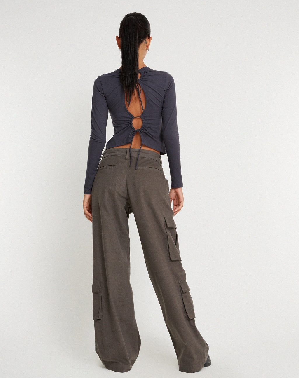 Pantalón Shan de pierna ancha en gris oscuro