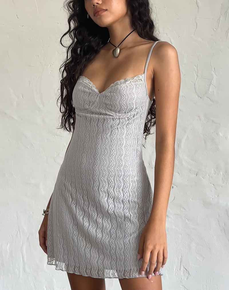 Imagen del minivestido Shania de malla de encaje gris plata