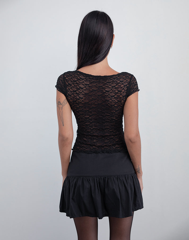 Imagen de Sherine Top de encaje negro con lazo rosa
