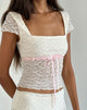 Imagen de Sherine Top de Encaje en Crema con Ribete Rosa