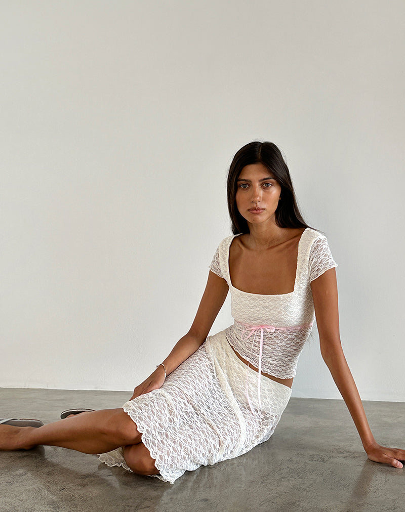 Imagen de Sherine Top de Encaje en Crema con Ribete Rosa