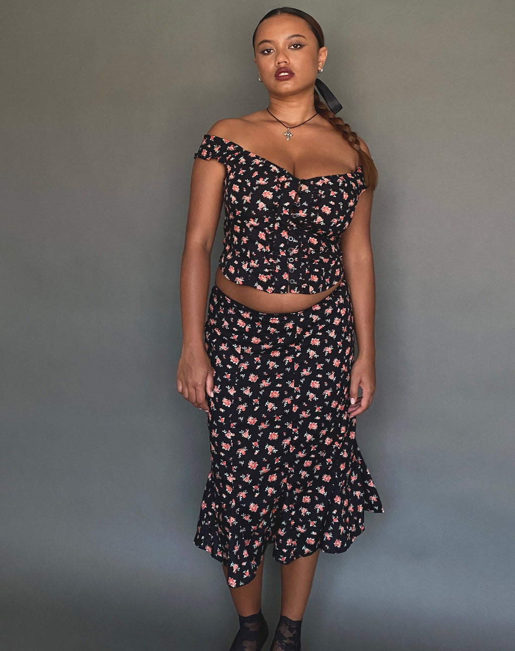 Sima Falda Midi Rosa Flotante Negra