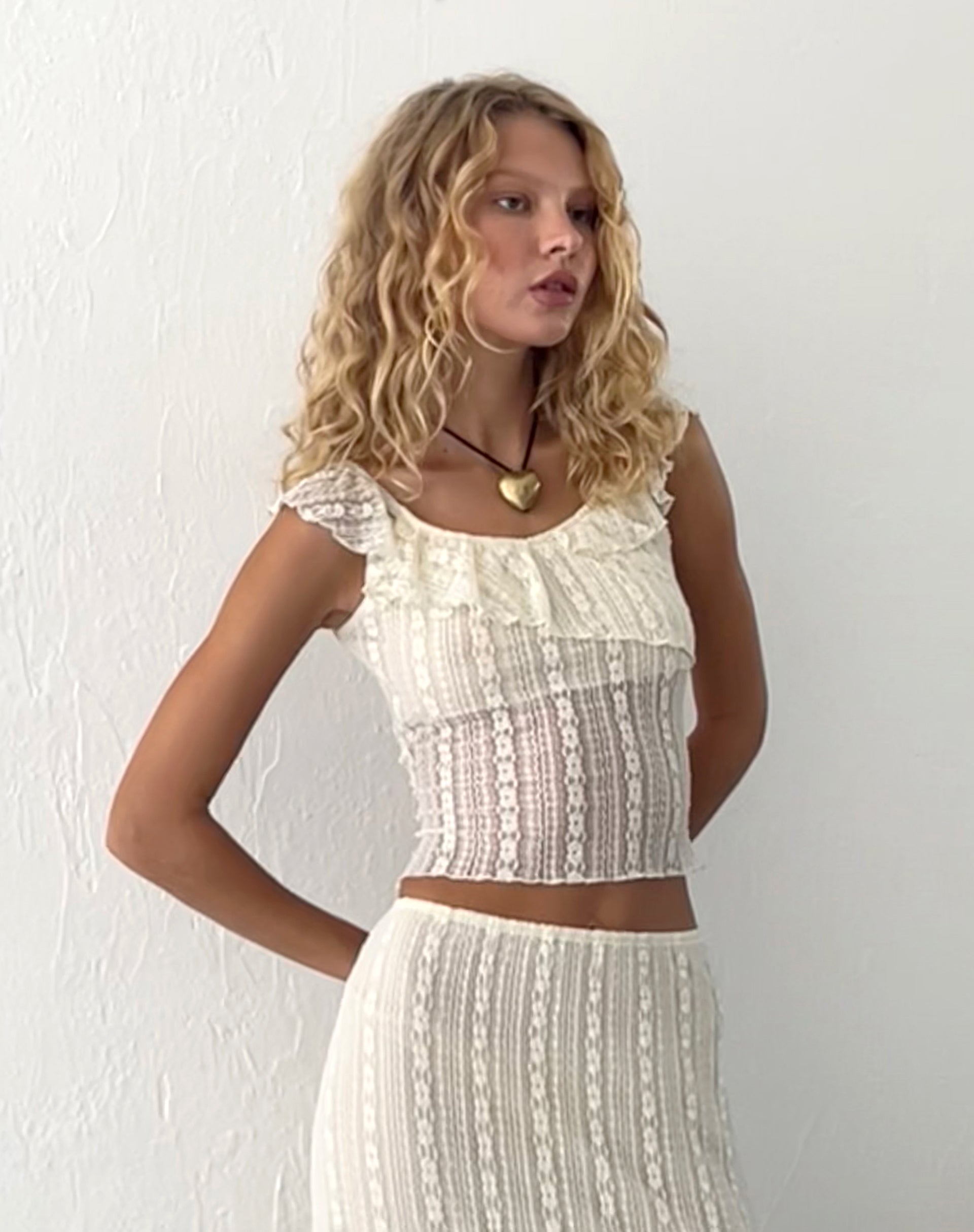 Imagen de Simran Top Bardot de Encaje Crema