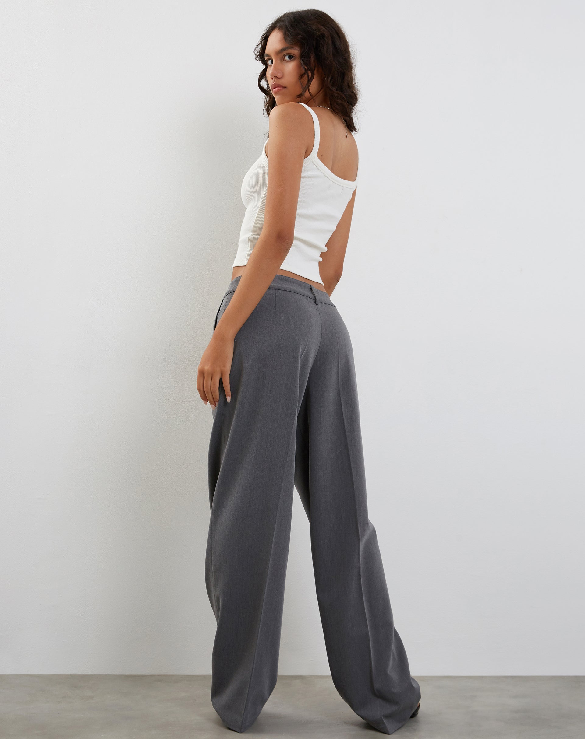 imagen de Sirkia Low Rise Tailored Trouser en Charcoal