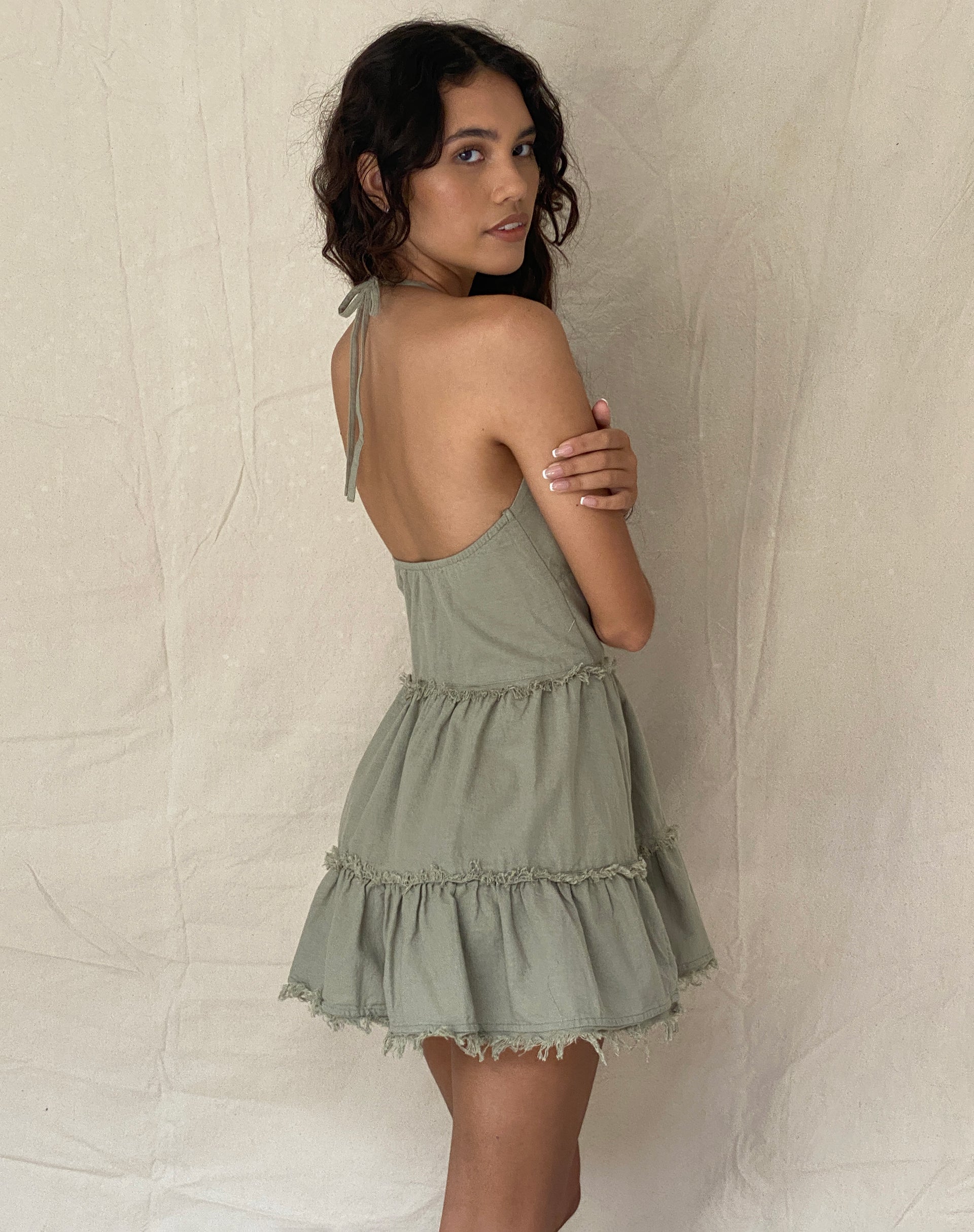 Imagen de Siskae Mini Vestido Halter en Lino Verde Pizarra