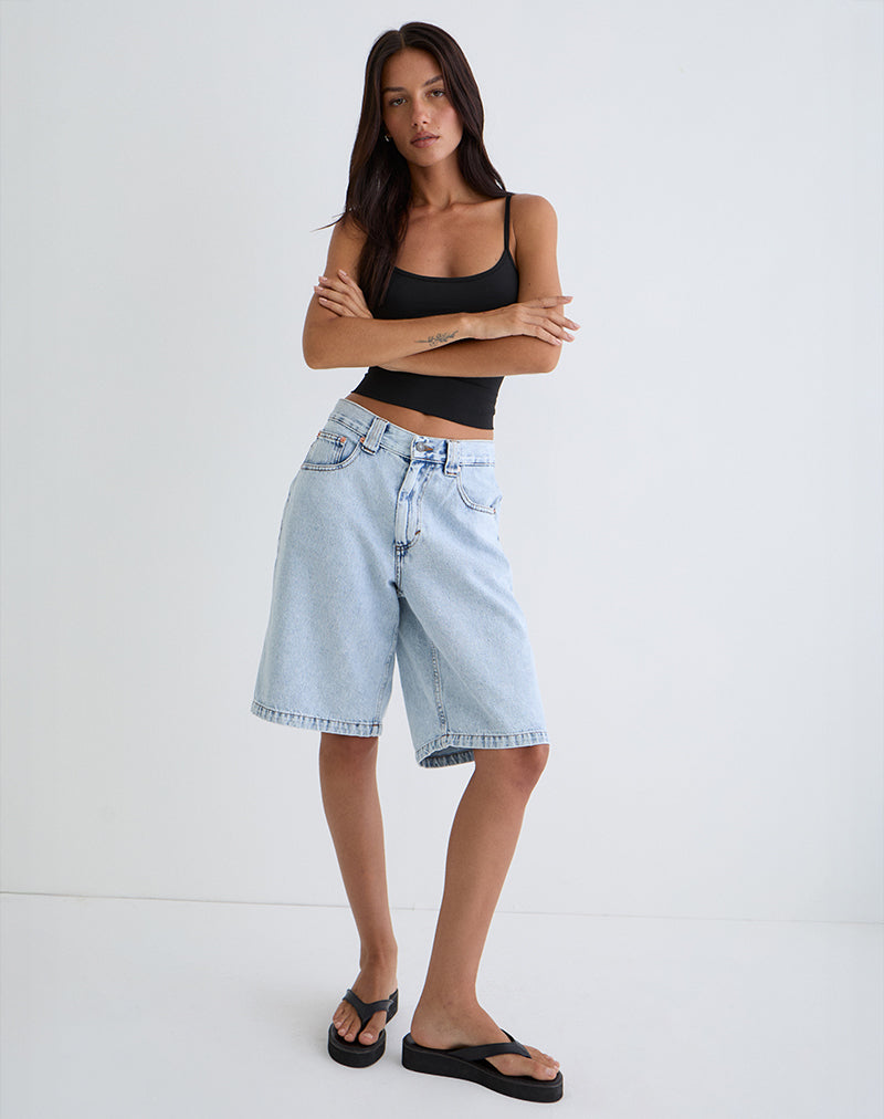 Pantalón corto skater de tiro bajo en azul claro de los años 80