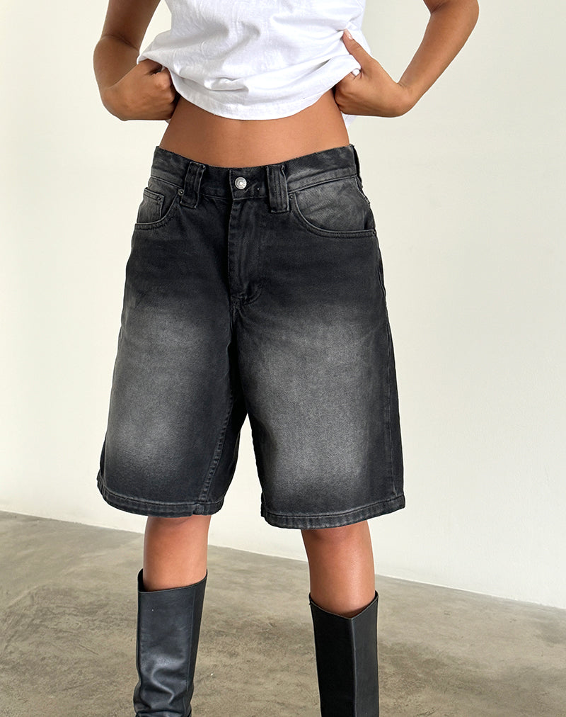 Imagen de Low Rise Skater Short en negro extremo