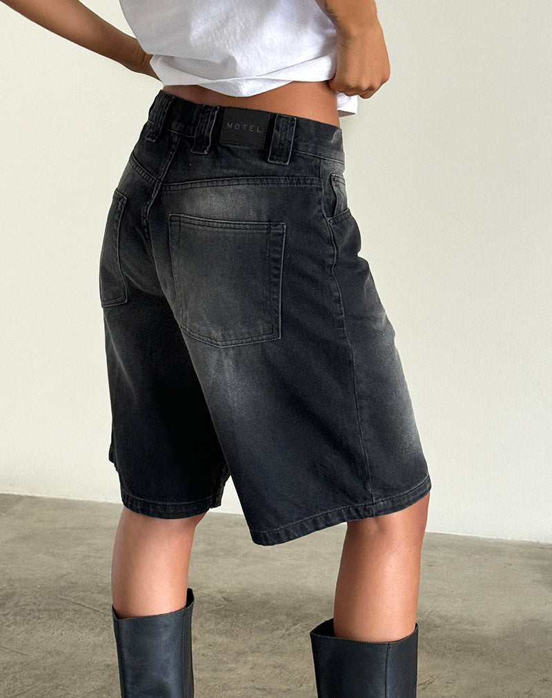 Imagen de Low Rise Skater Short en negro extremo