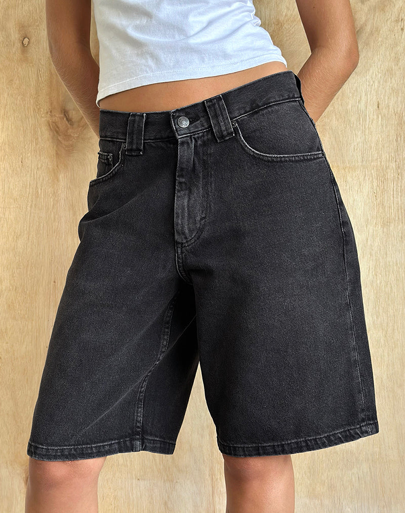 Pantalón corto skater de tiro bajo en denim gris negro lavado