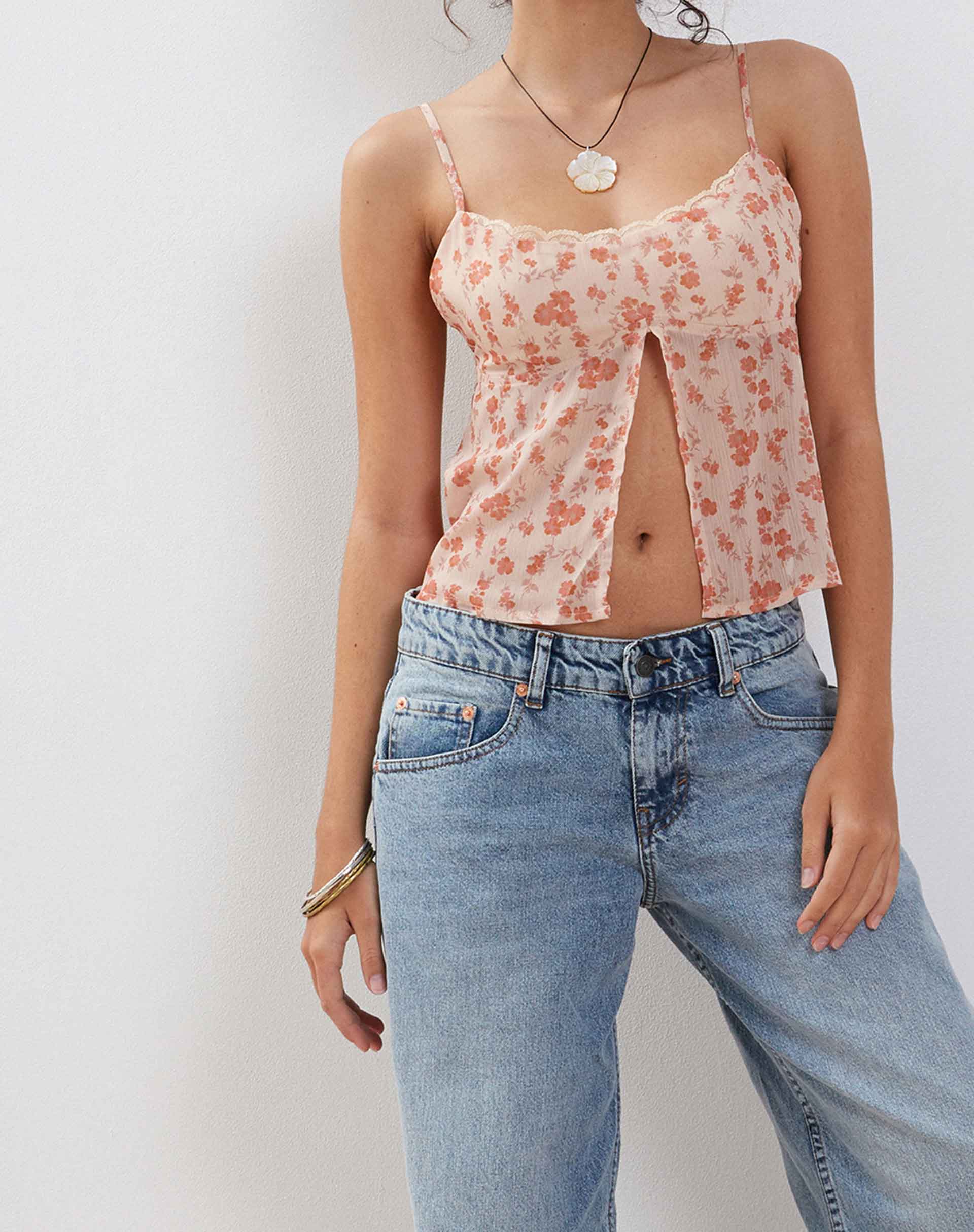 Imagen de Slavina Cami Butterfly Top en Flor de Cerezo Melocotón