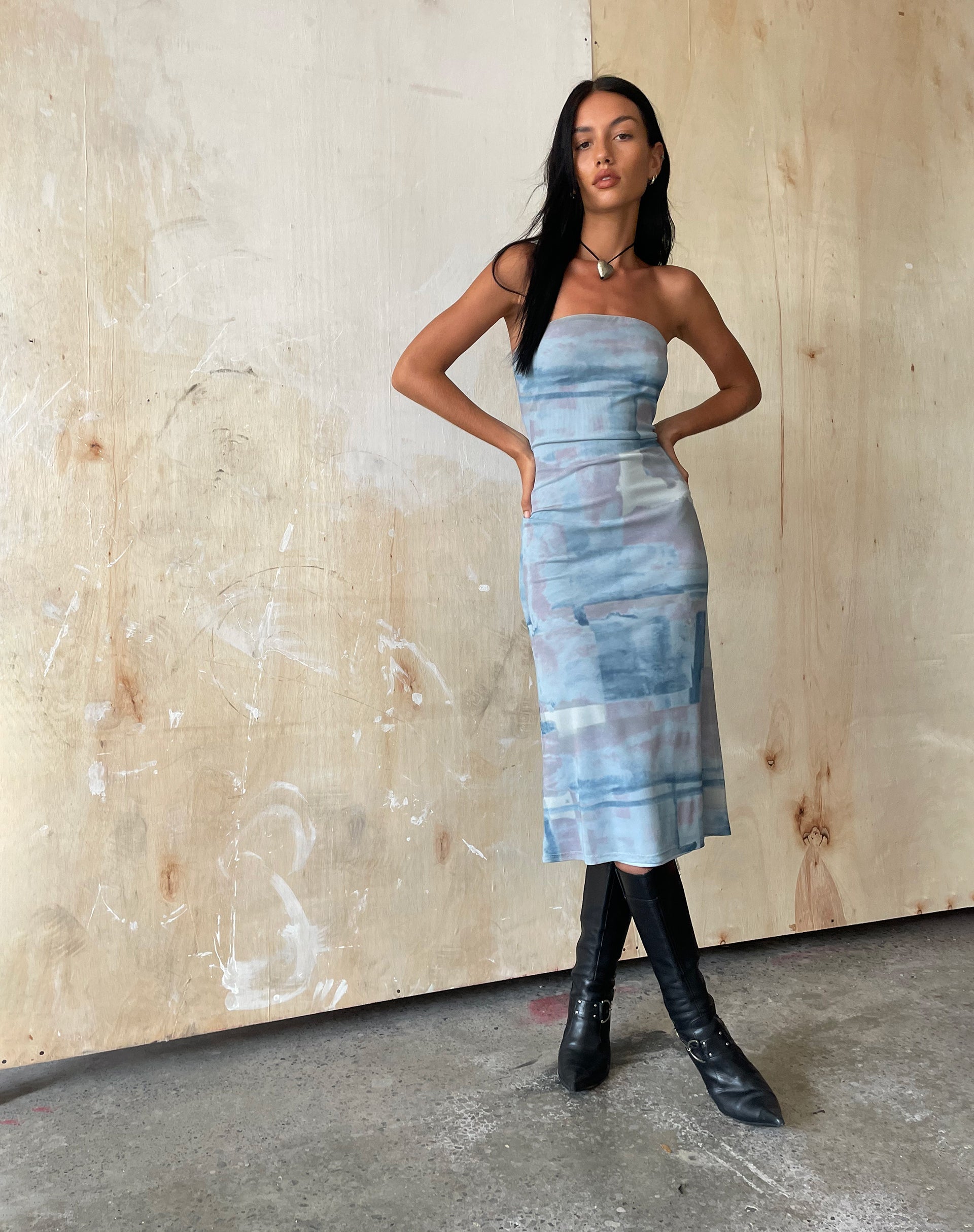 Imagen de MOTEL X JACQUIE Suki Bandeau Midi Dress in Mesh Abstract Paint Brush Azul