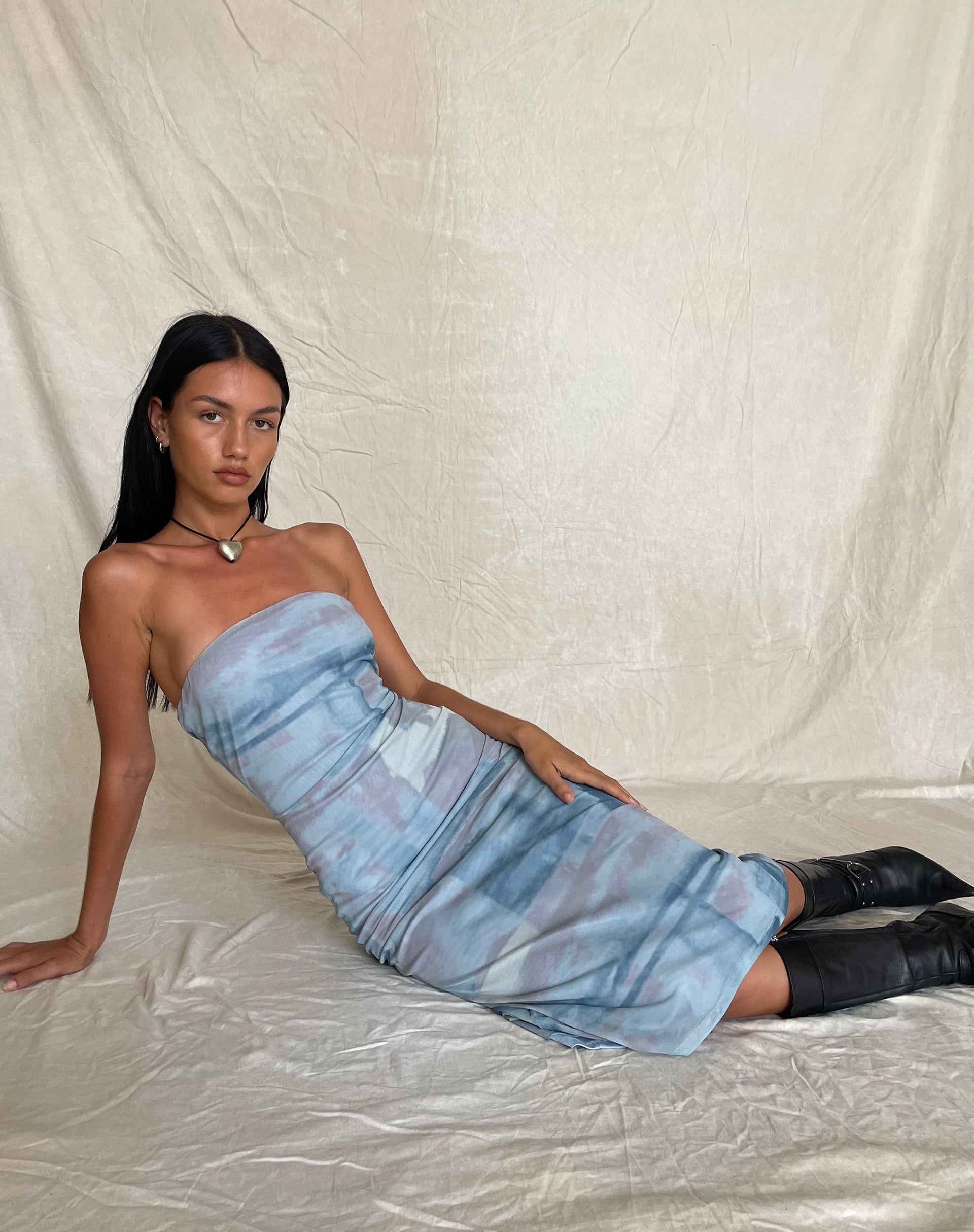 Imagen de MOTEL X JACQUIE Suki Bandeau Midi Dress in Mesh Abstract Paint Brush Azul