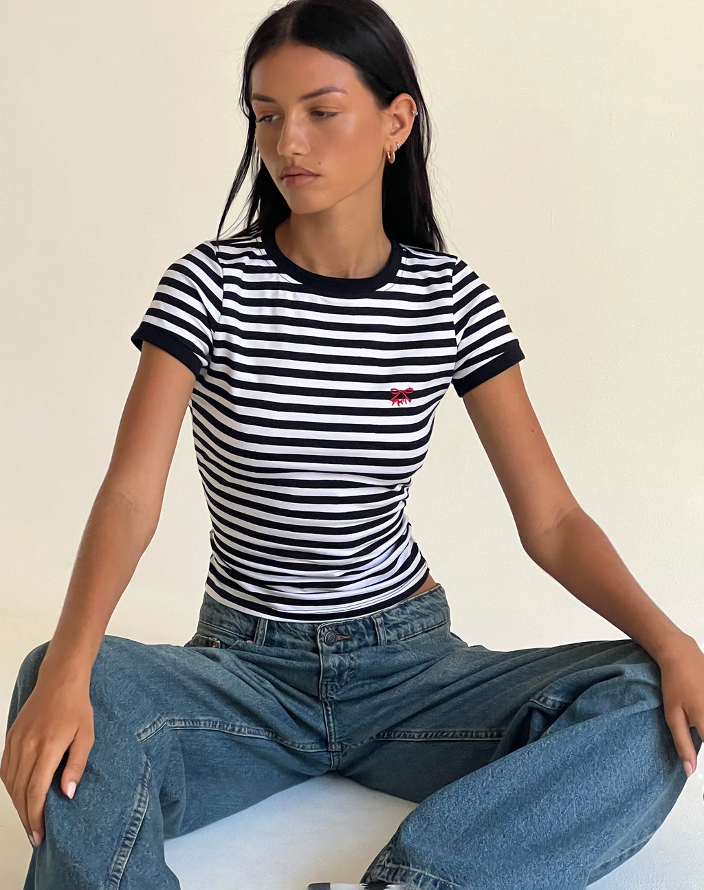 Camiseta Sutin de rayas blancas y negras con bordado M