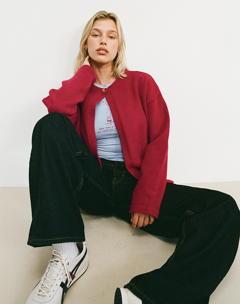 Imagen de Maureen Cardi en rojo