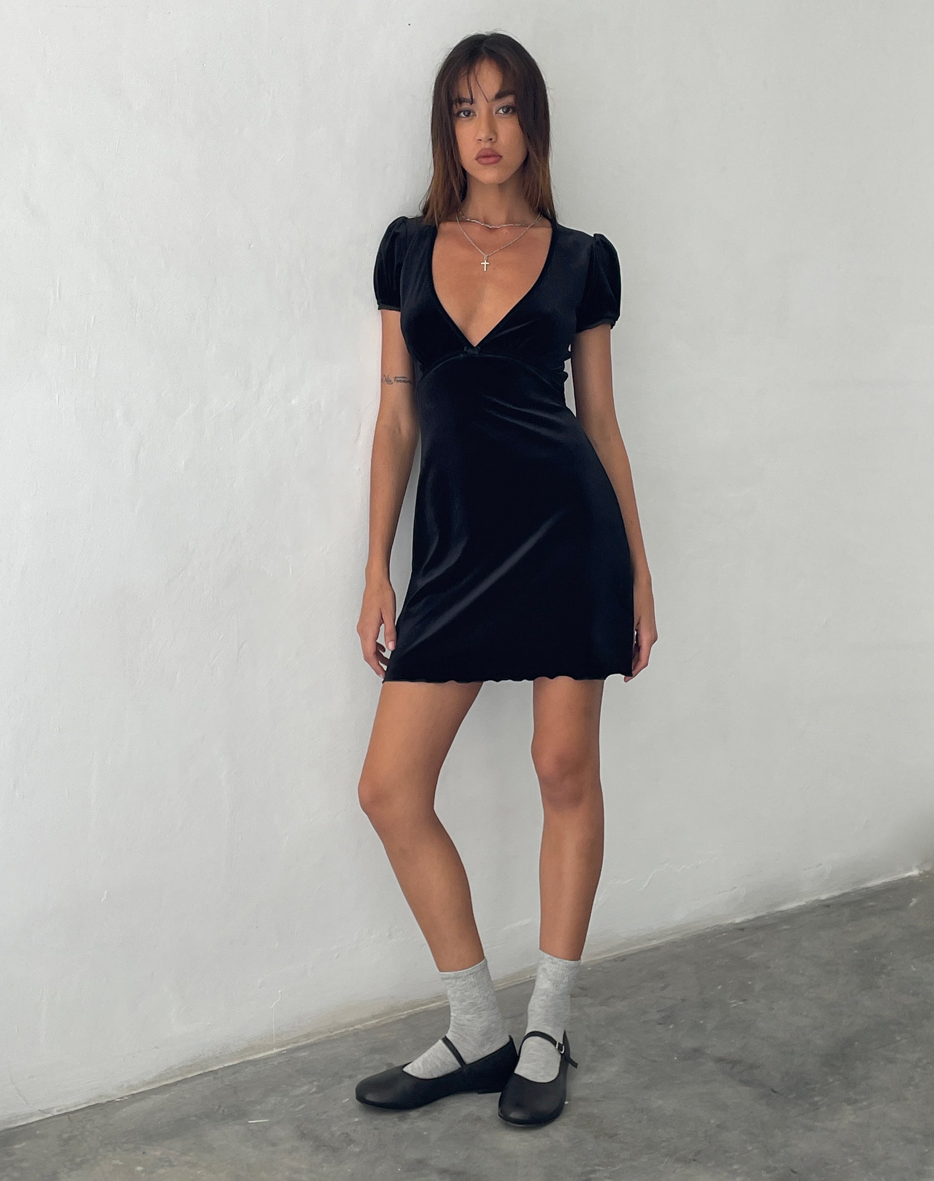 Imagen del minivestido Tabitha de terciopelo negro