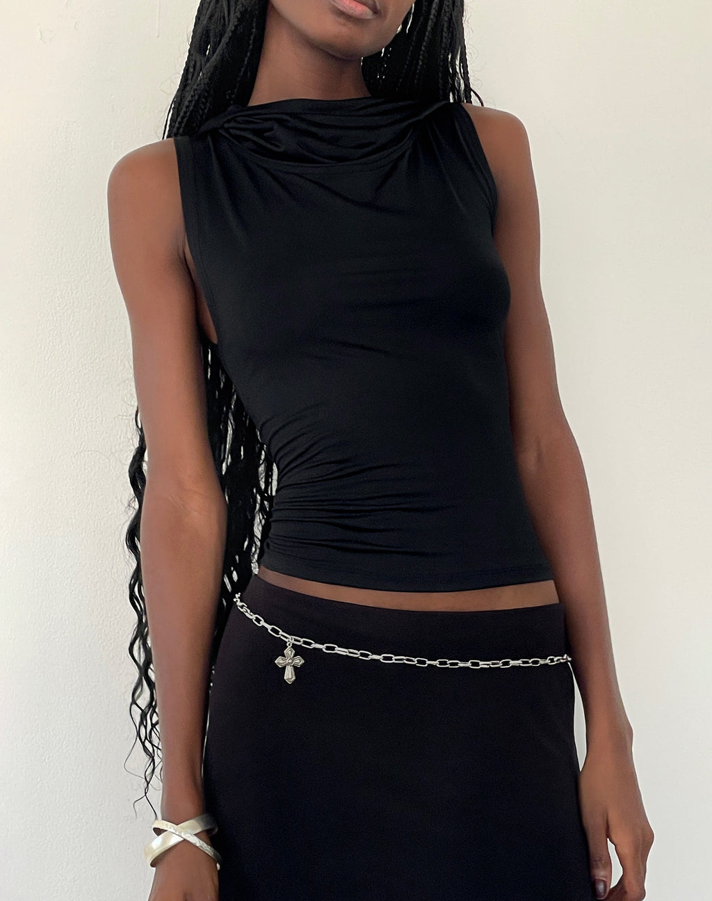 Camiseta de tirantes con capucha Tapia en negro Slinky