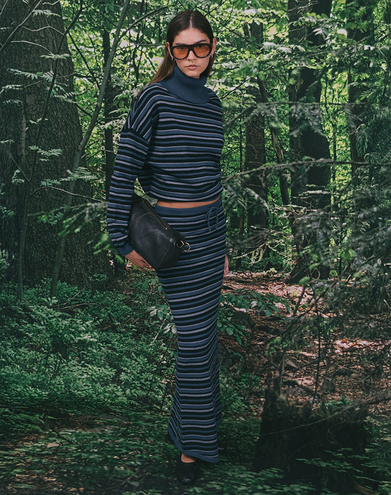 Imagen de la falda larga Tarmina en punto a rayas azul y gris.