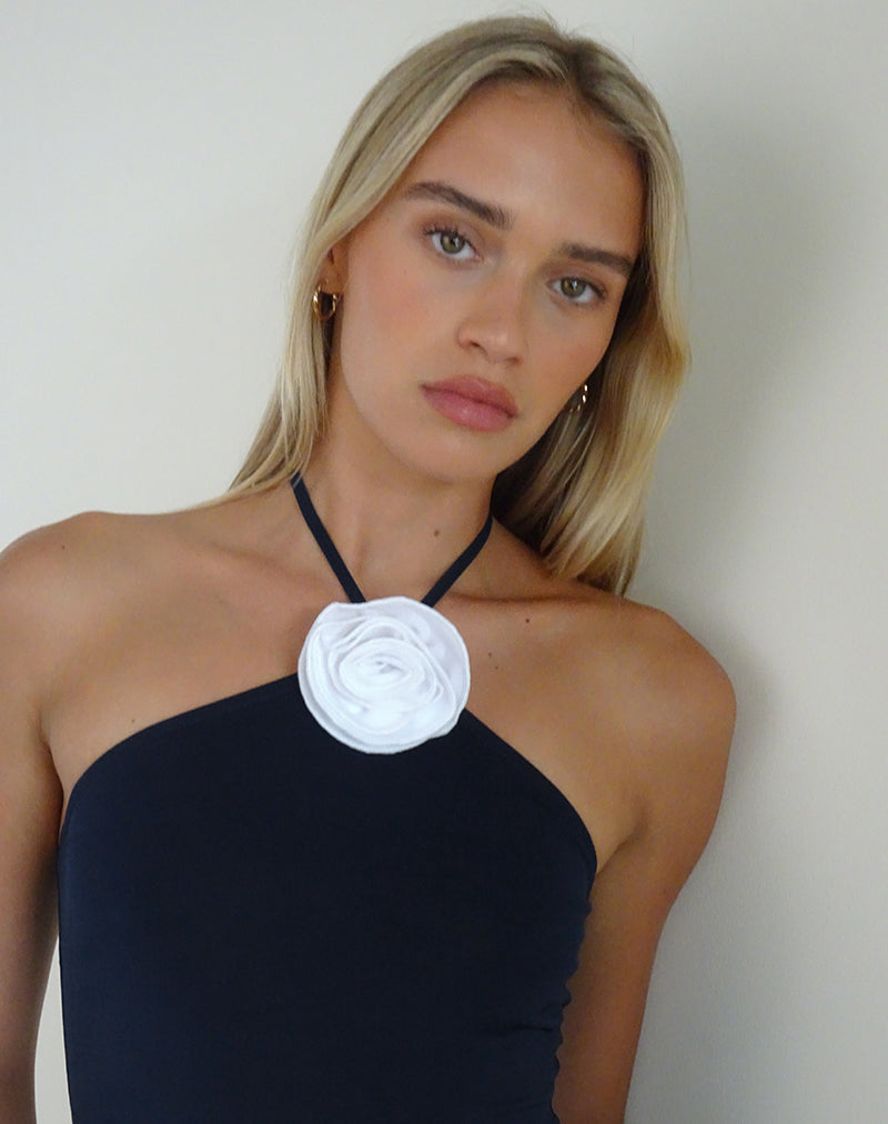 Imagen de Tarrina Top Cuello Haltern en Azul Marino con Rosetón Blanco