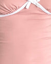 Dama rosa con encuadernación blanca
