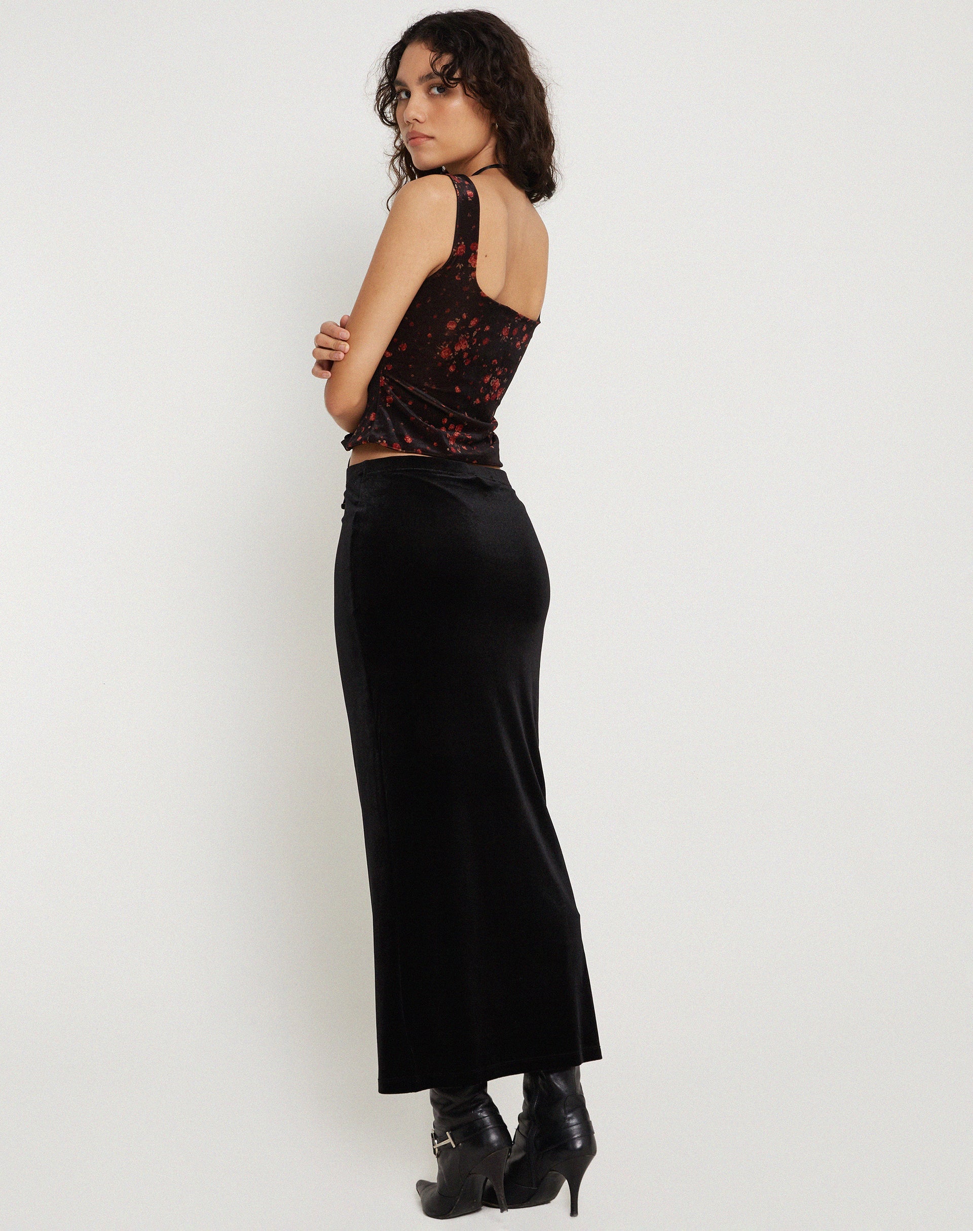 Imagen de Taula Cropped Corset Top en terciopelo de racimo de rosas