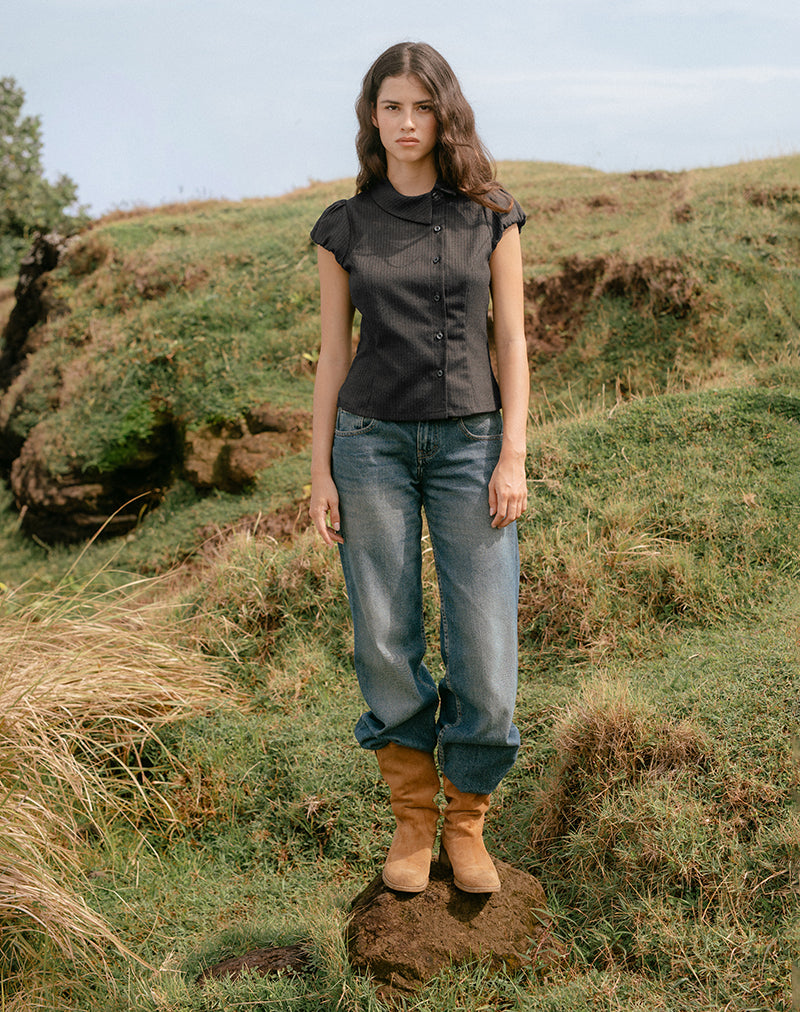 Camisa asimétrica Telese en gris oscuro a rayas finas