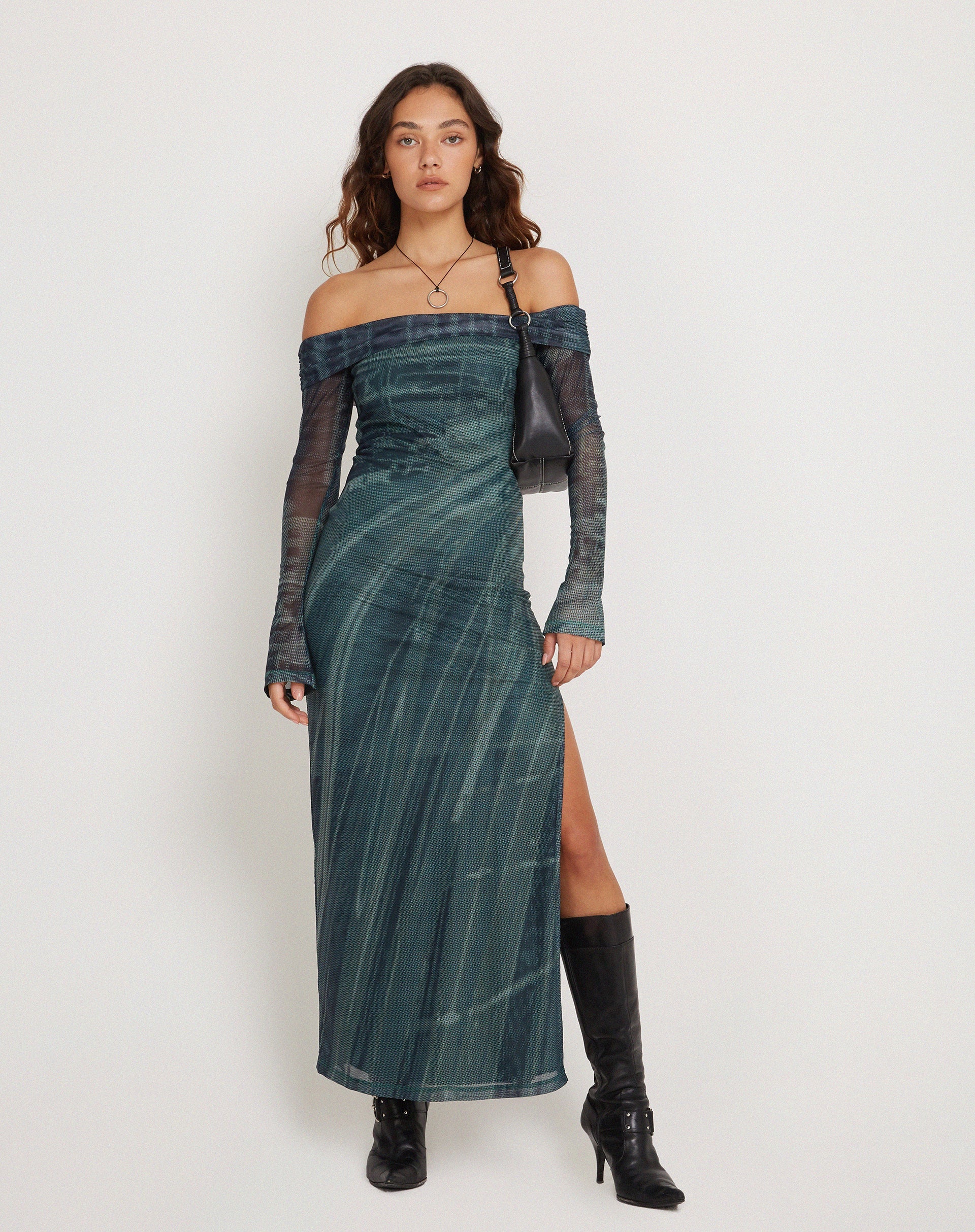 imagen de Terra Bardot Midi Dress in Cityscape Green