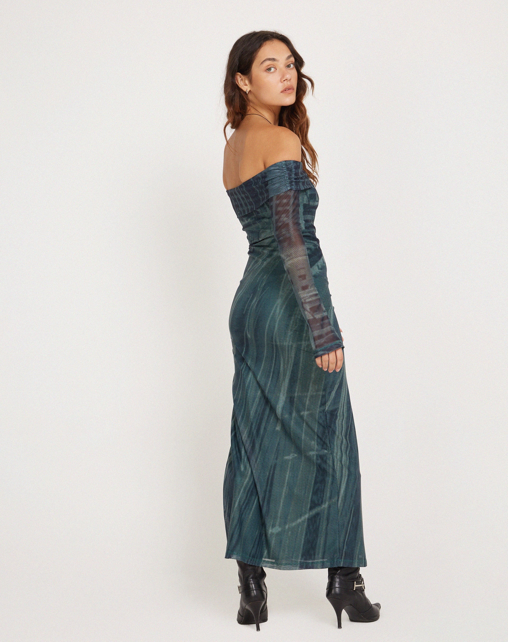 imagen de Terra Bardot Midi Dress in Cityscape Green