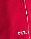  Rojo tango con ribete blanco y emblema de la M