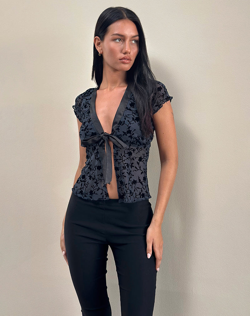 Imagen de Tifu Tie Top en Azul Marino Pretty Petal Flock