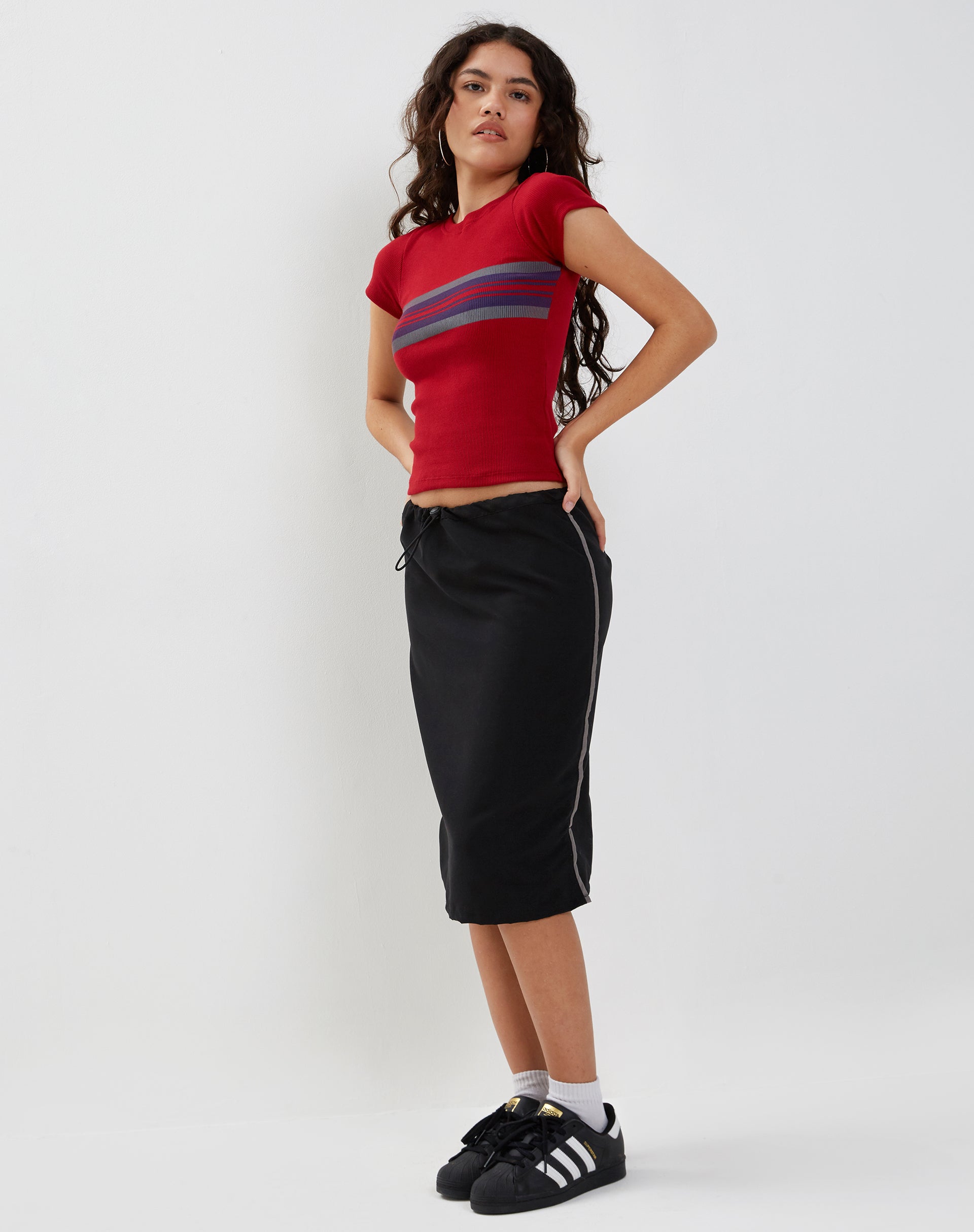 Imagen de Ashlyn Cargo Midi Skirt en negro con rayas blancas