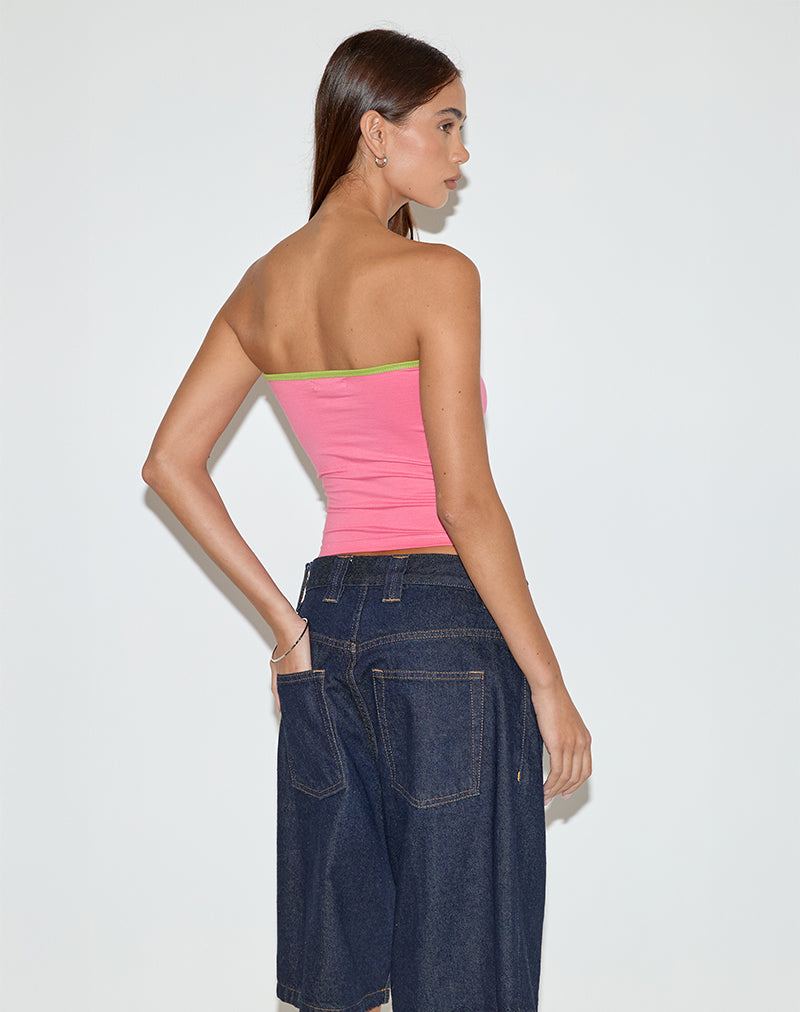 Imagen de Tiria Cutout Bandeau Top en Bubble Gum con ribete verde hoja