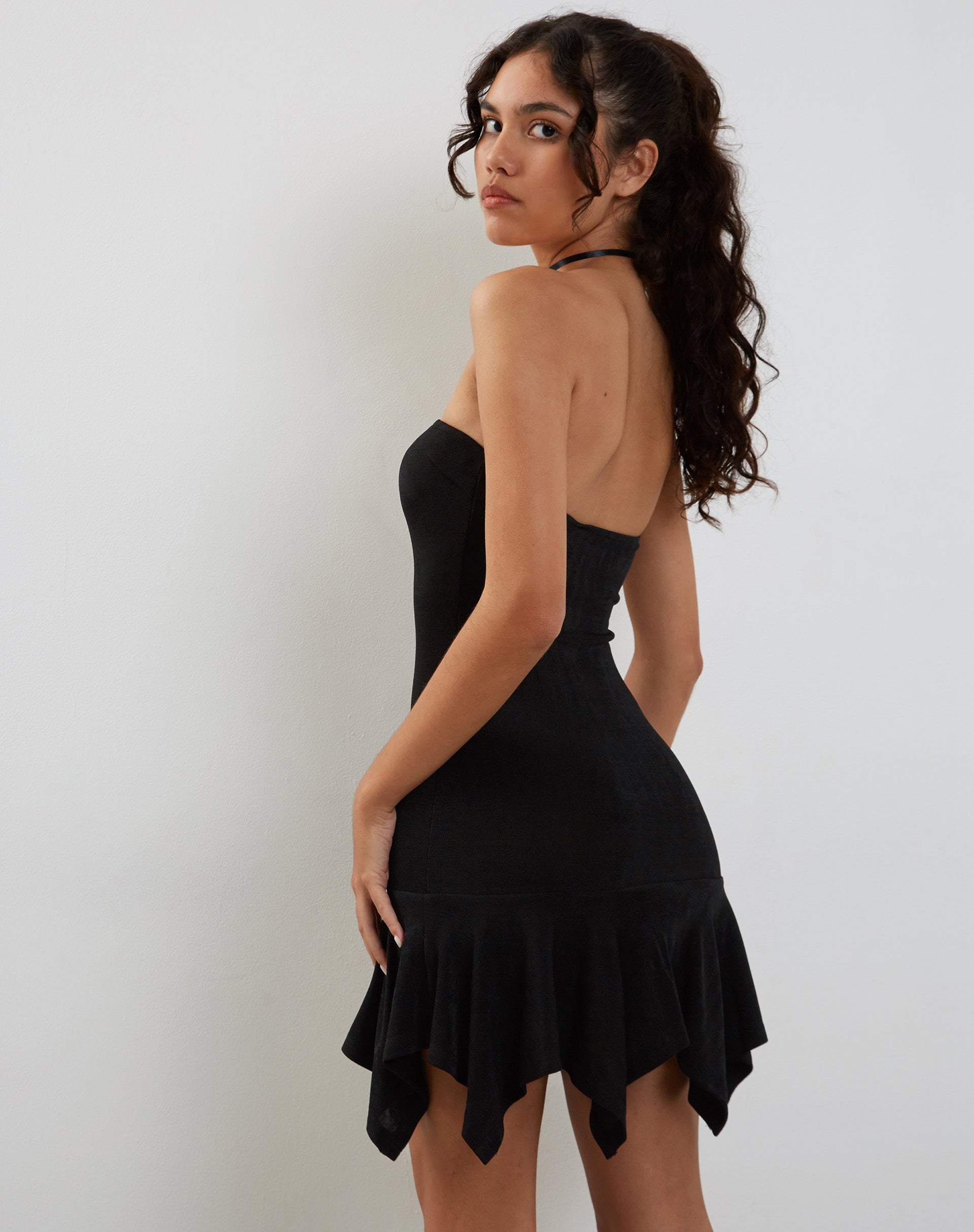 Imagen del minivestido Towina Bandeau Slinky en negro
