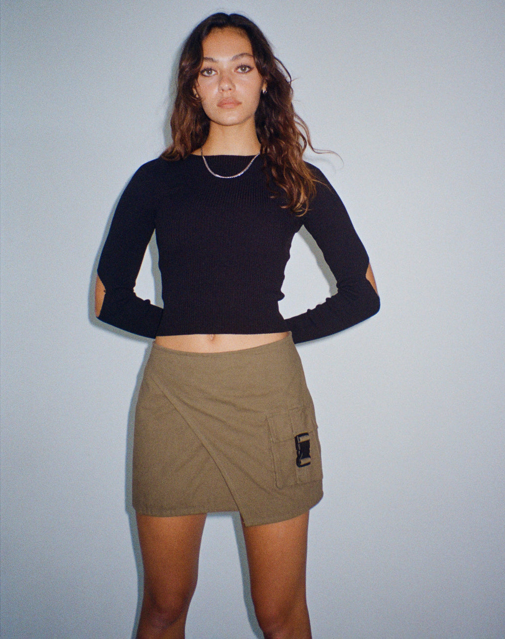 Minifalda Trin de talle bajo en caqui militar