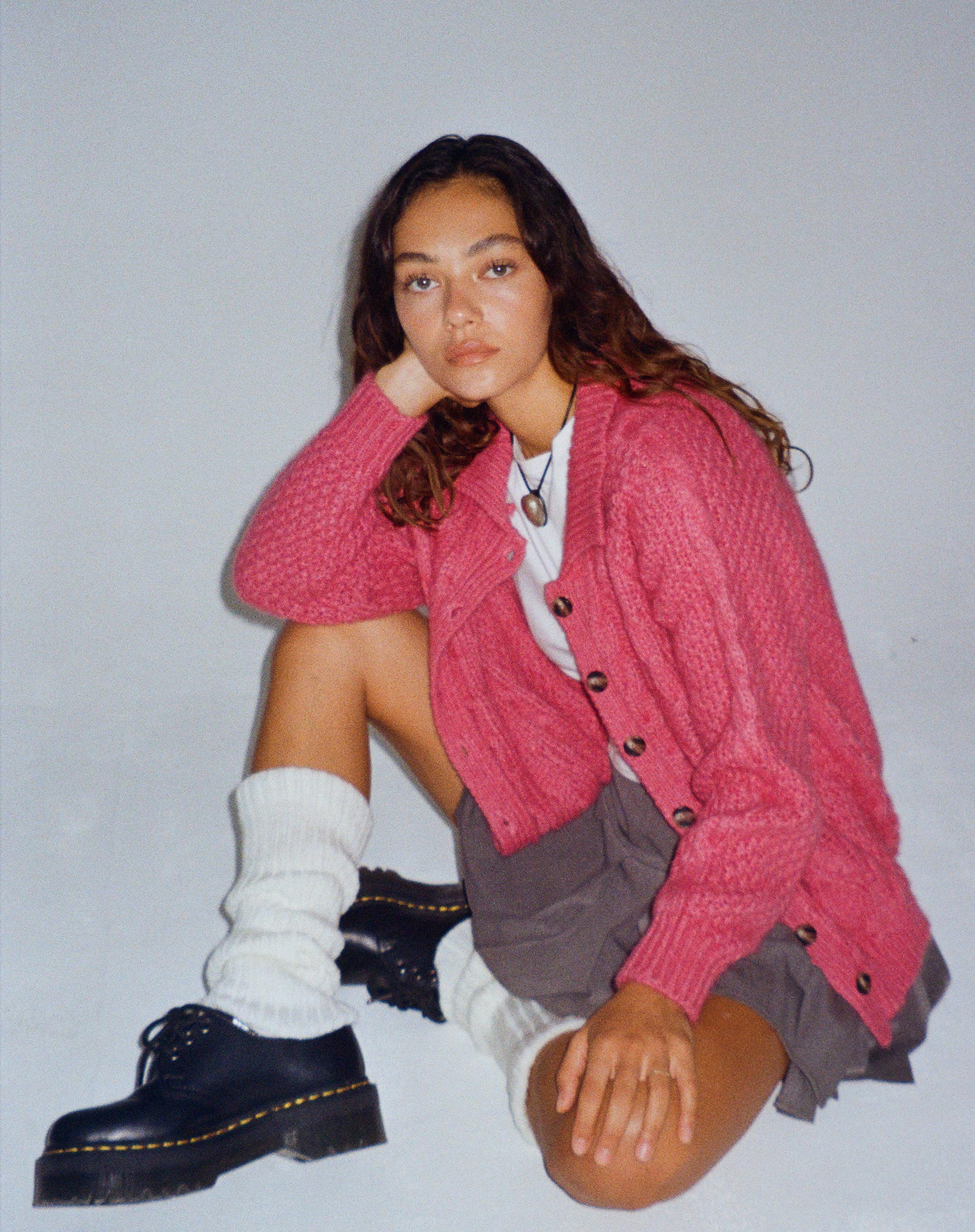 imagen de Triny Cardi en Cable Knit Pink