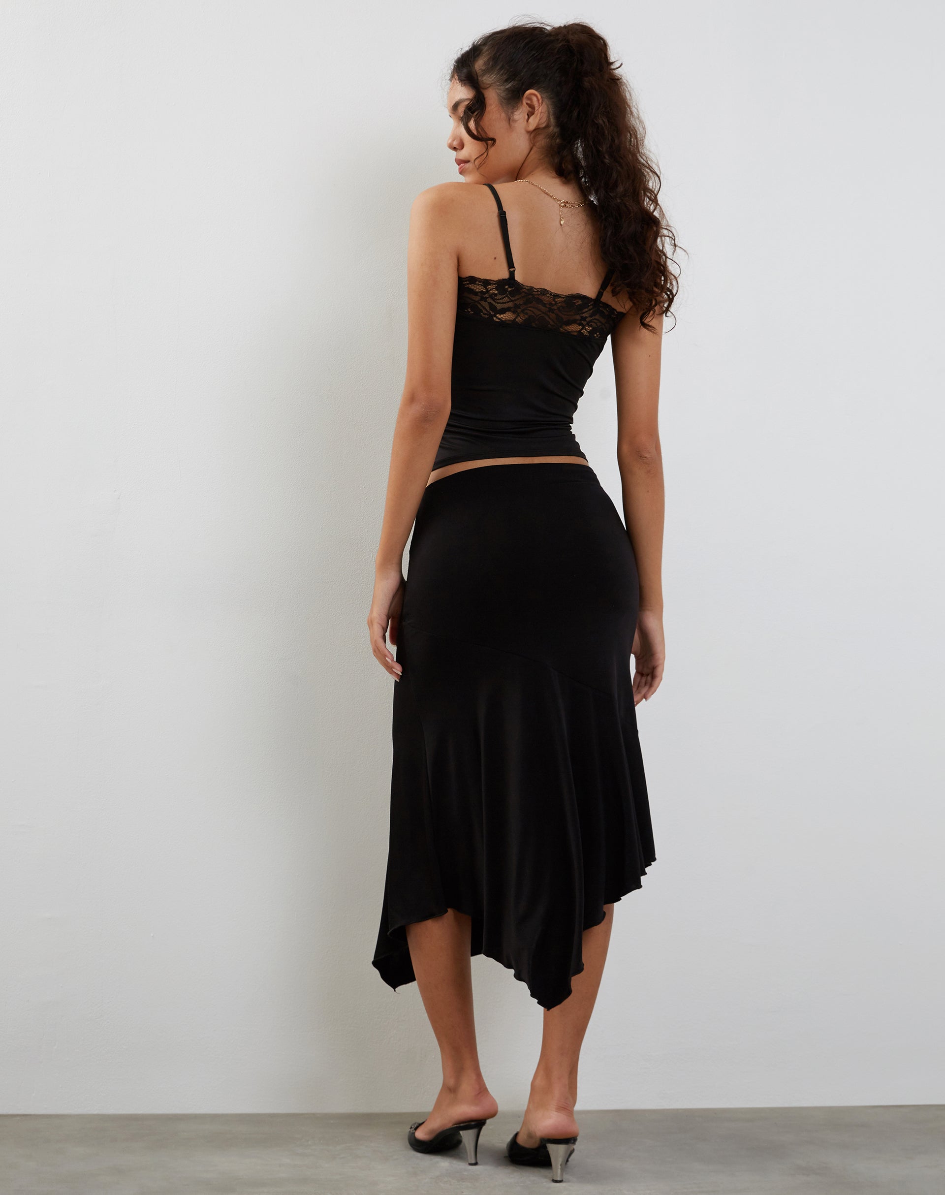 Imagen de Tucci Vest Top en Slinky Lace Negro