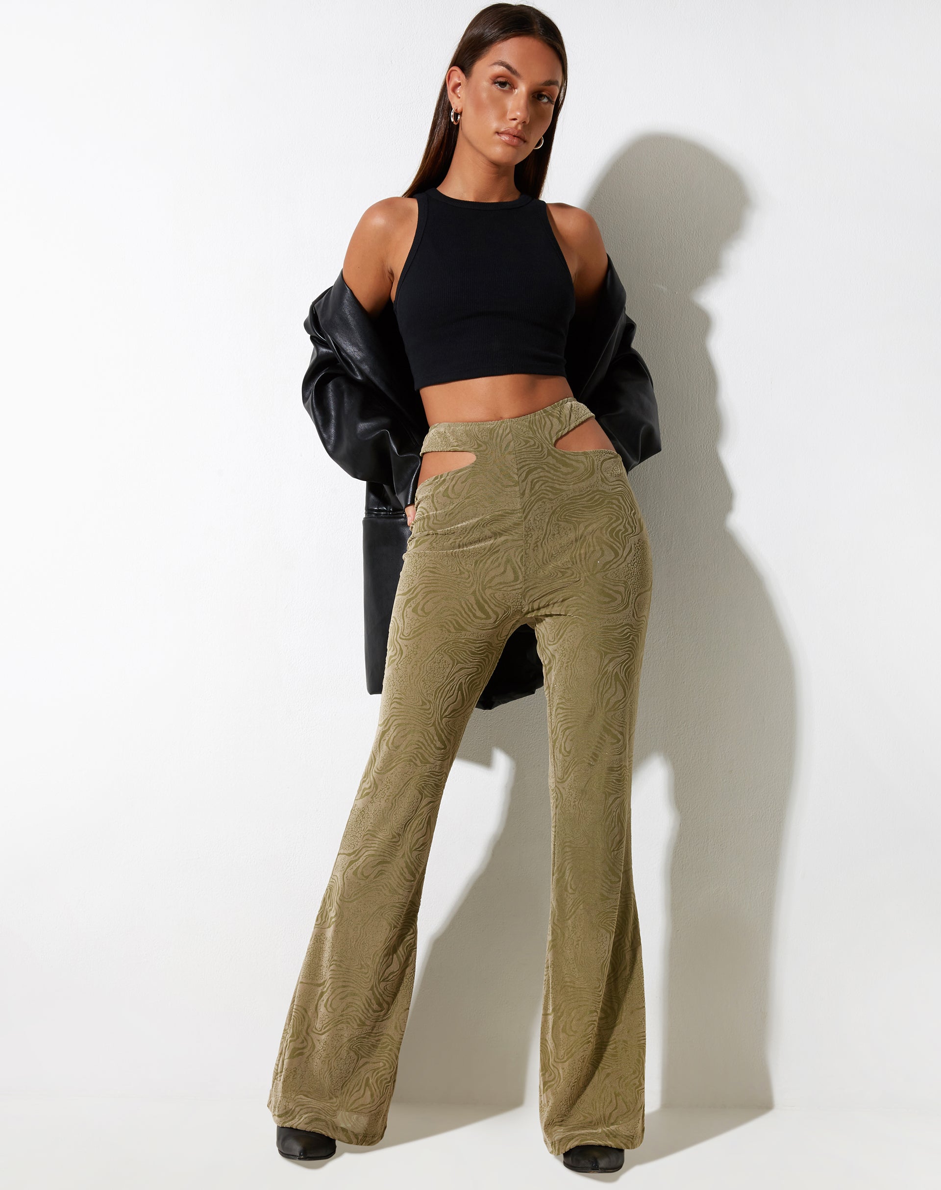 IMAGEN DE Pantalón Flare en mezcla de animales Flock Oliva