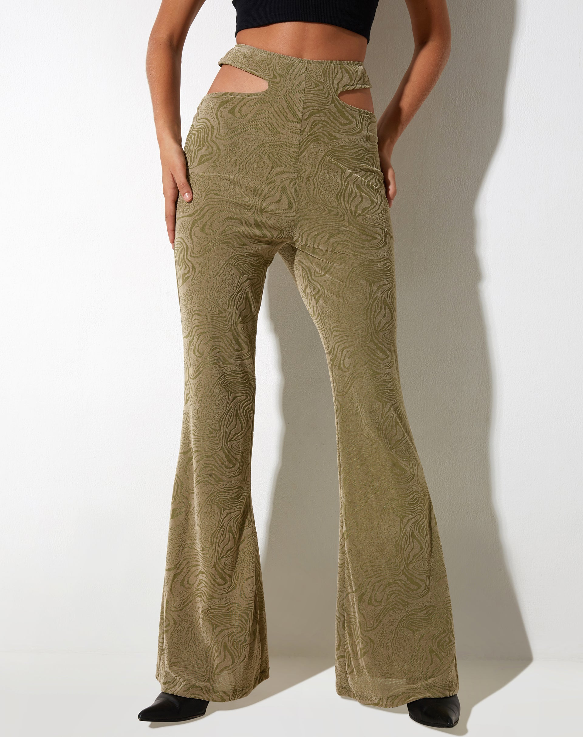 IMAGEN DE Pantalón Flare en mezcla de animales Flock Oliva