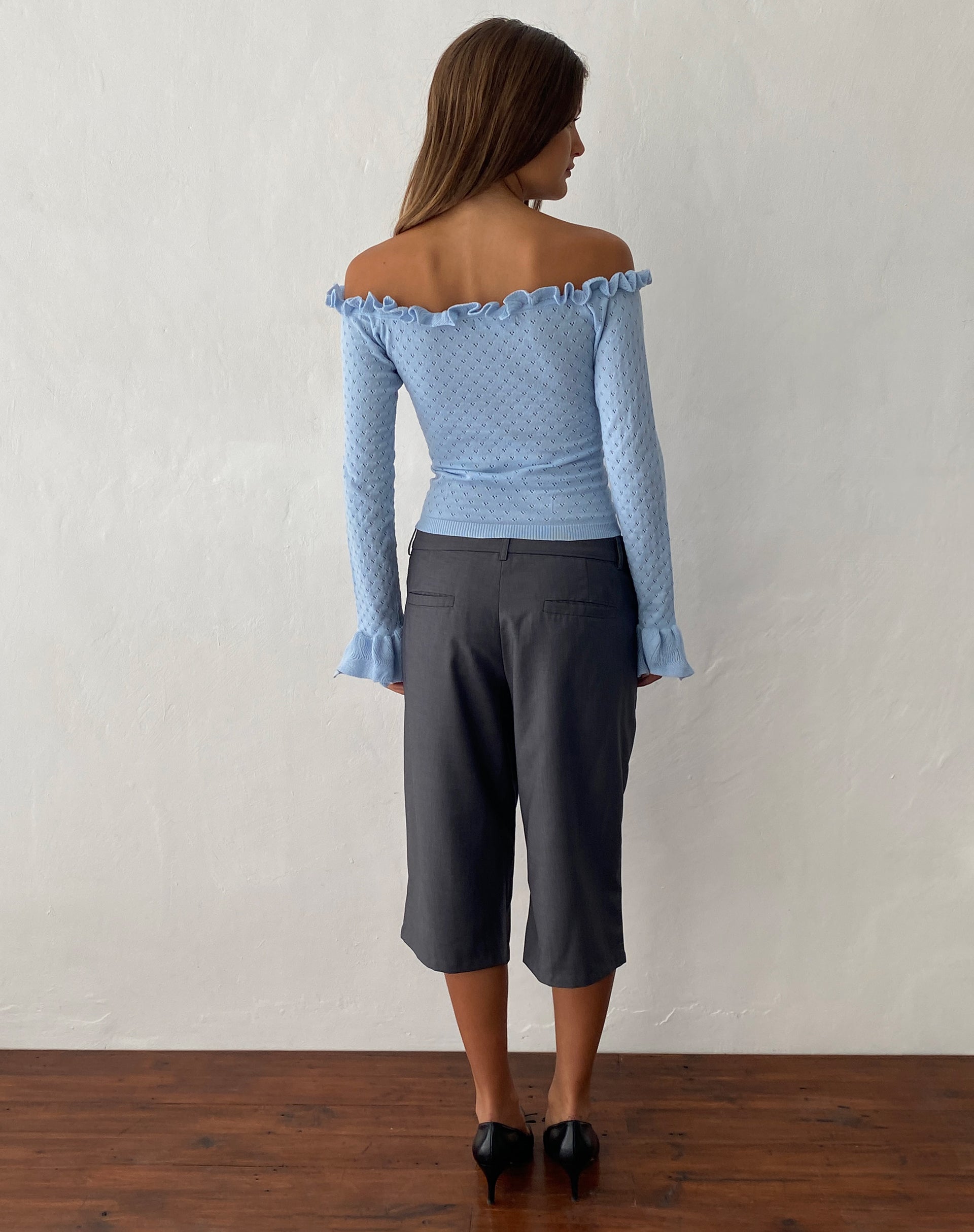 Imagen del pantalón Tuni Capri gris sastrería