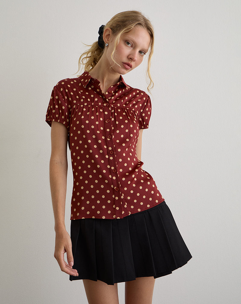 Camisa entallada Ulsan en rojo quemado con estampado de lunares