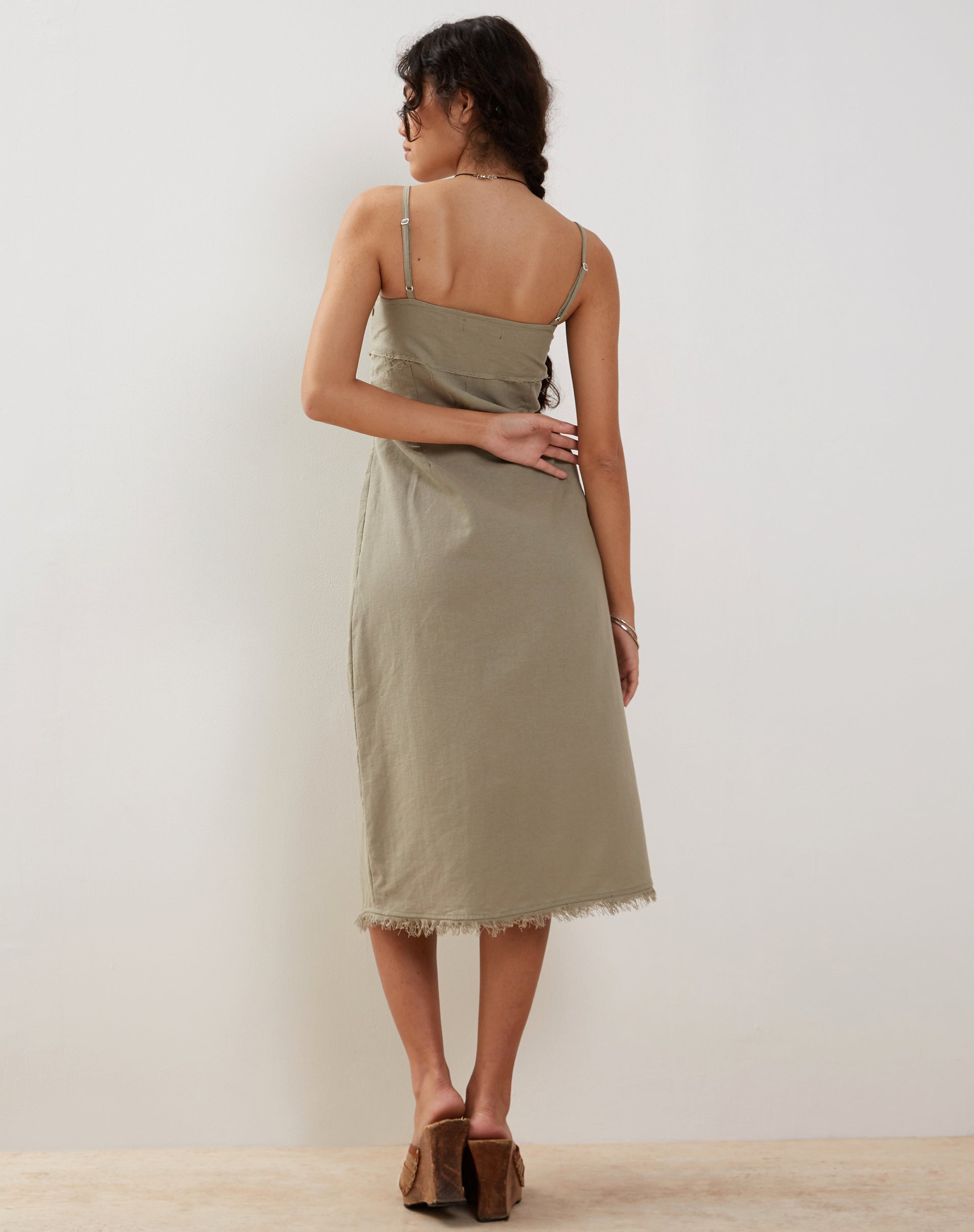 Imagen de Una Distressed Hem Midi Slip Dress in Slate Green Linen