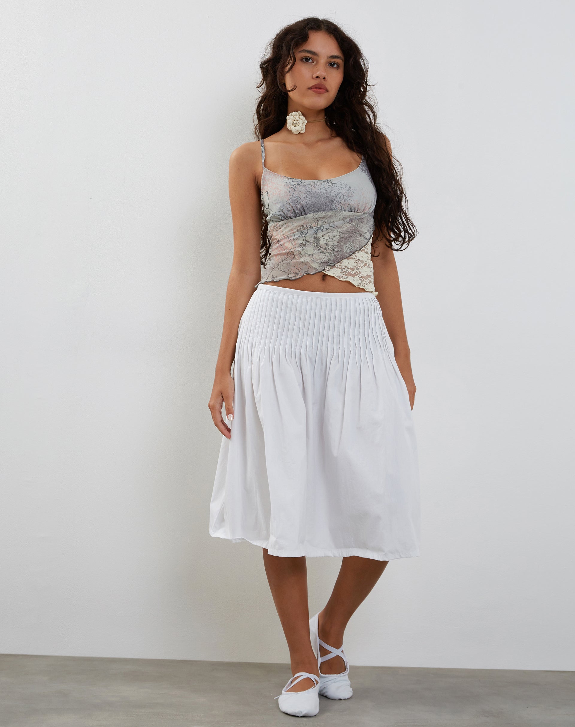 Imagen de Vienna Cami Top en encaje floral pastel