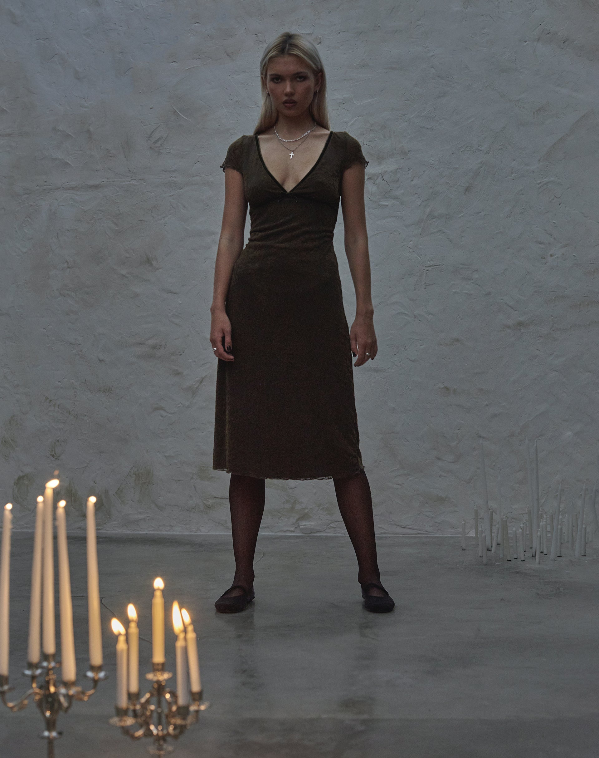 Imagen de Vilinia Vestido Midi en Abstracto Botánico Oliva Oscuro